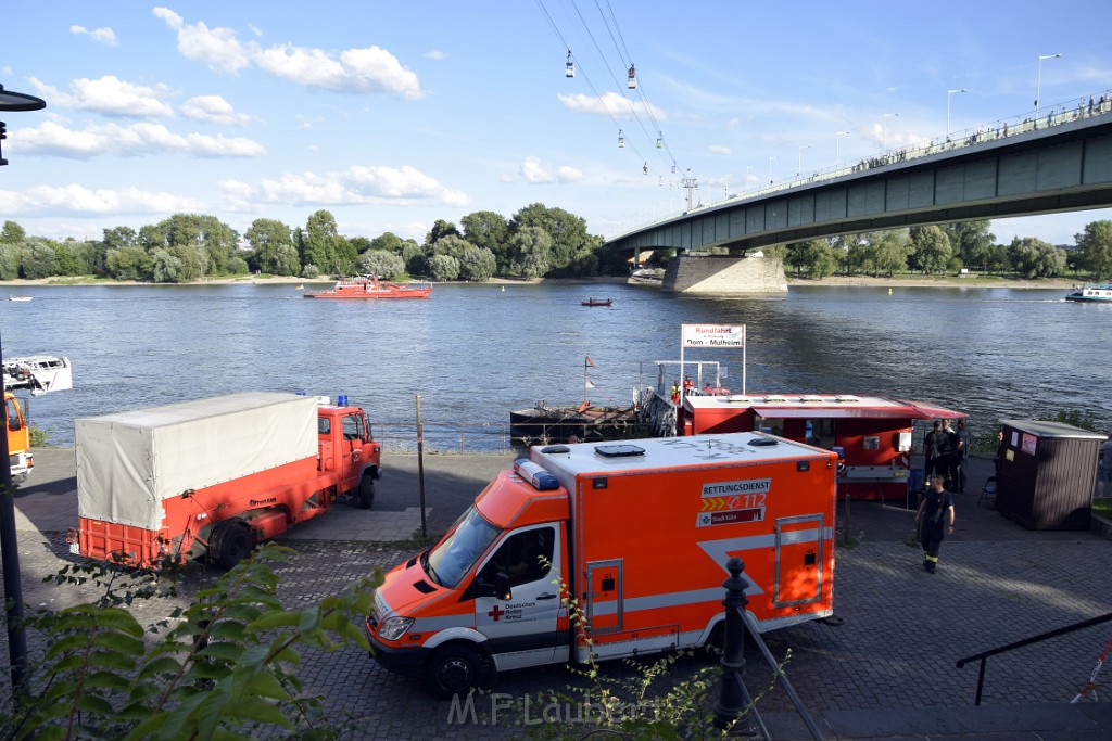 Koelner Seilbahn Gondel blieb haengen Koeln Linksrheinisch P507.JPG - Miklos Laubert